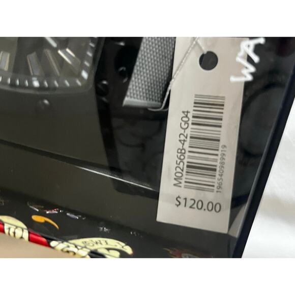 ED HARDY WATCH AND WIRELESS EARBUDS WITH CHARGING CASE MEN - Picture 8 of 8